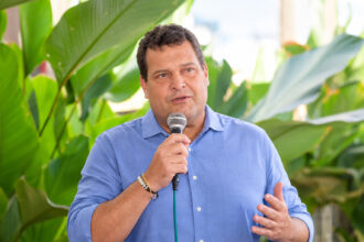 O médico e candidato a deputado federal Cláudio Mitidieri durante evento