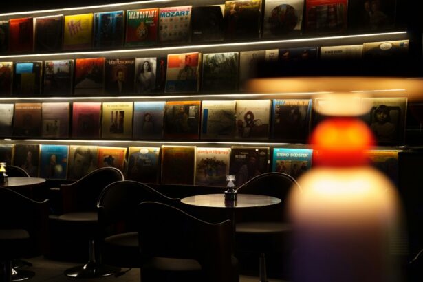 Como os listening bars resgatam a escuta e o prazer do vinil