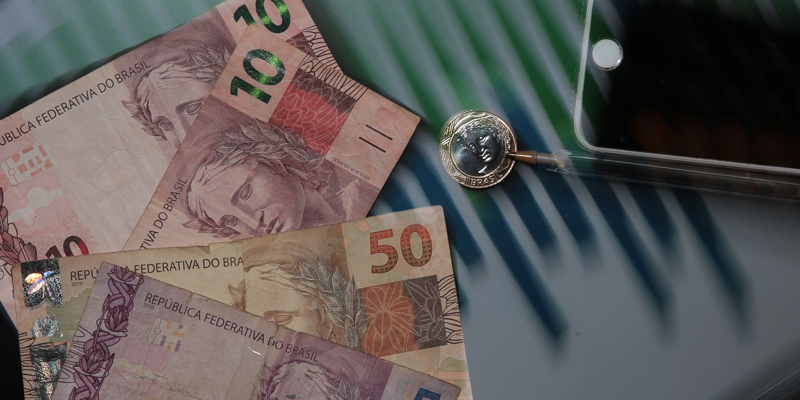 Copom corta Selic para 13,75% por desaceleração da economia