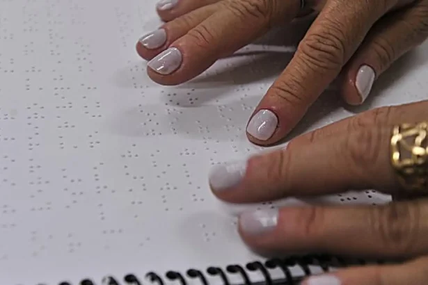 Cuidado multiprofissional e IA ampliam reabilitação visual no Brasil