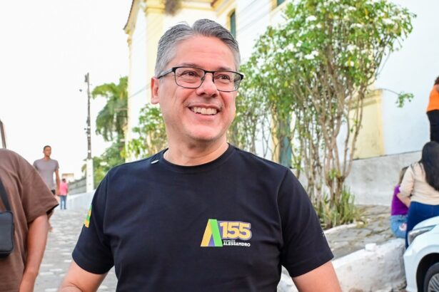 Senador Delegado Alessandro durante agenda de campanha em Sergipe