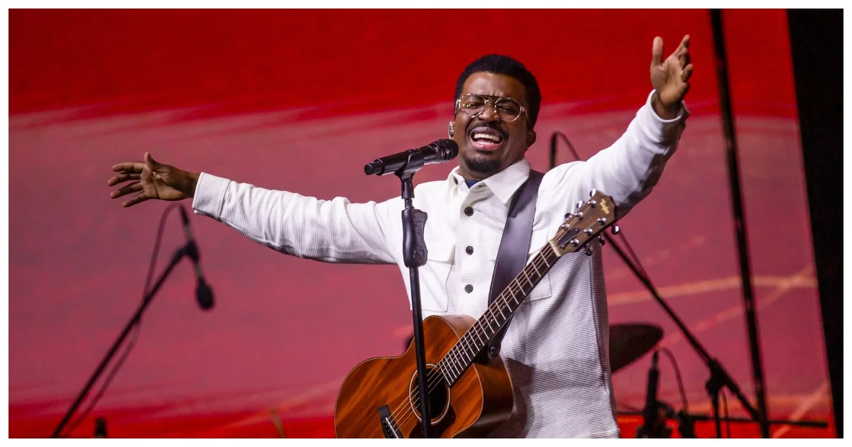 Delino Marçal lança álbum ao vivo após pausa e inicia nova fase
