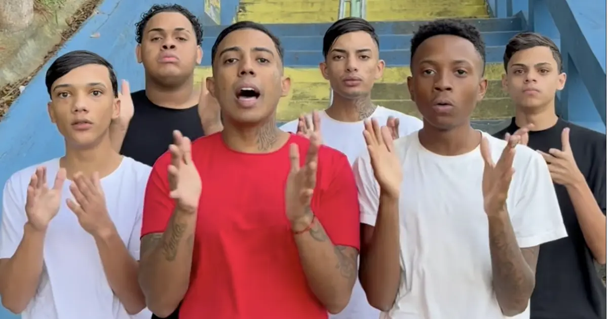 DENNIS encerra Espaço Favela com Coral das Quebradas e tributo a Mr. Catra