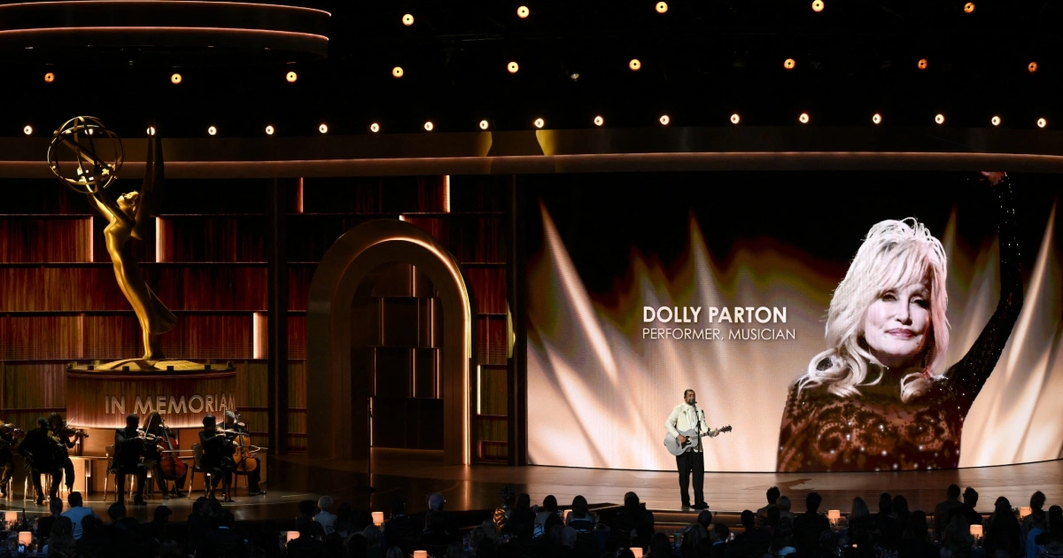 Emmy 2026 homenageia Dolly Parton; Reba emociona com 'Appalachian Memories'