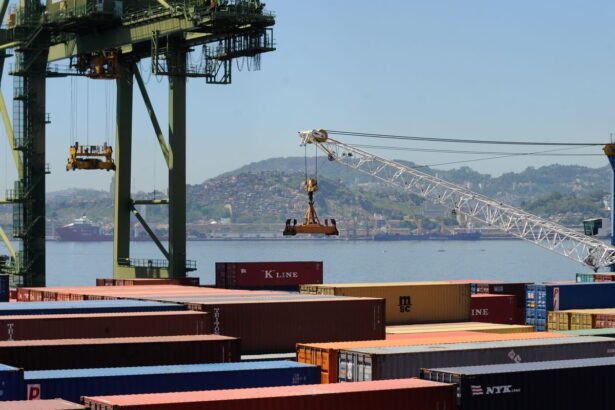 Exportações elevam superávit a US$ 7,4 bi em agosto