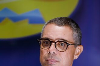 Fábio Mitidieri no estúdio da 103 FM, em Aracaju
