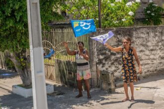 Movimento da carreata em via da capital sergipana
