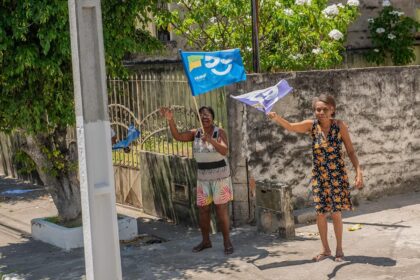 Movimento da carreata em via da capital sergipana