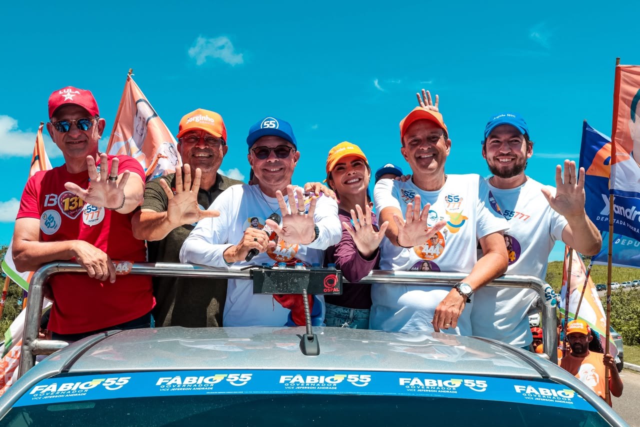 Multidão acompanha a carreata de Fábio Mitidieri em Rosário do Catete