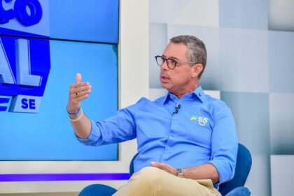 O governador Fábio Mitidieri durante entrevista no estúdio da TV Atalaia
