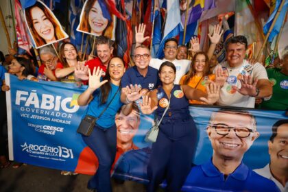 Governador Fábio Mitidieri durante caminhada no Sul de Sergipe