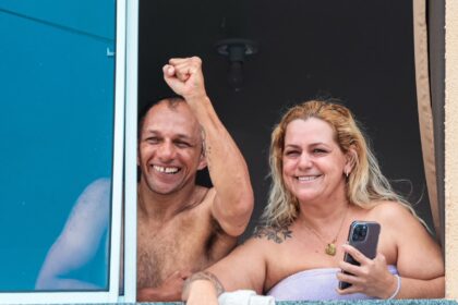 Governador Fábio Mitidieri durante caminhada na Zona Sul de Aracaju