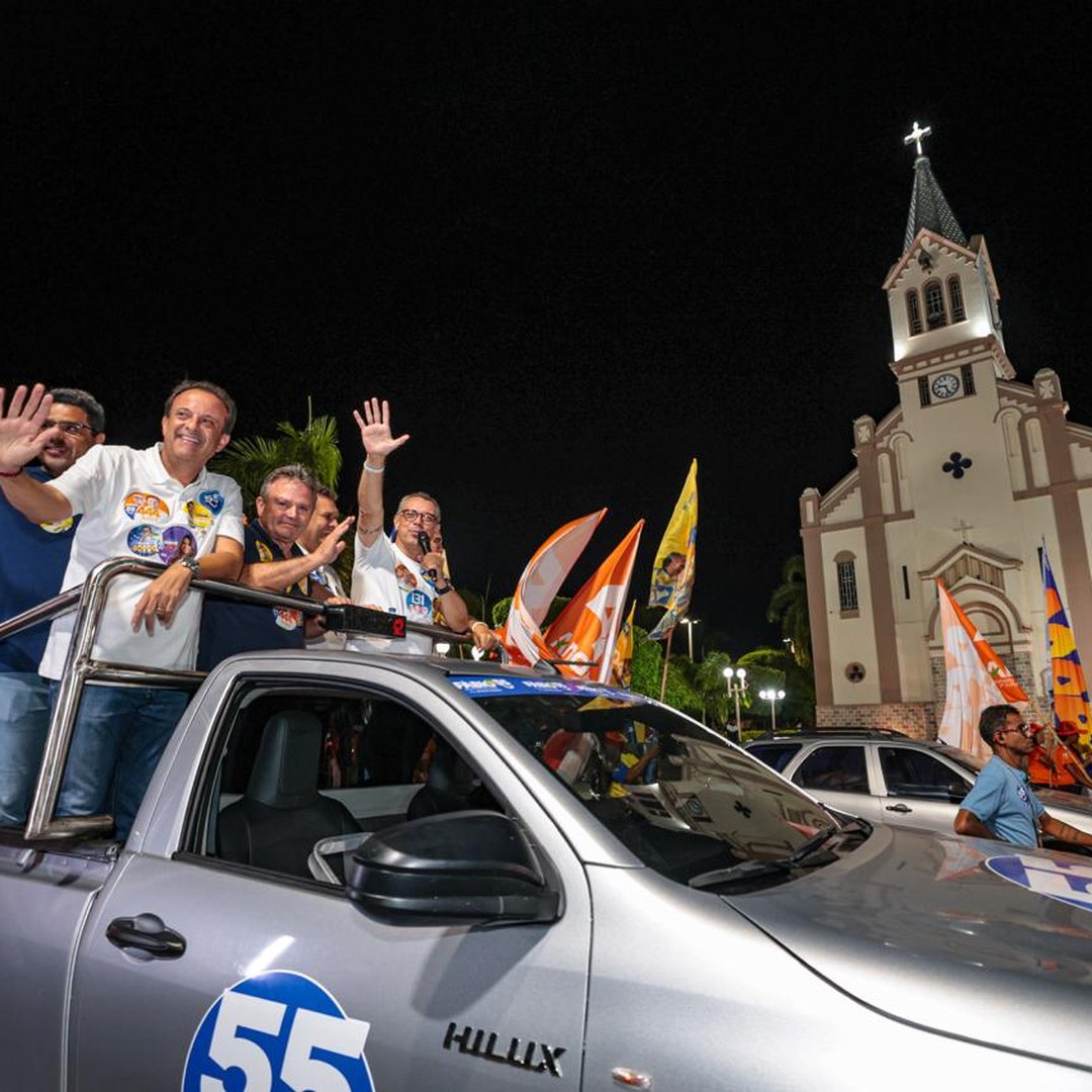 Fábio Mitidieri percorre as ruas de Simão Dias em mobilização de campanha