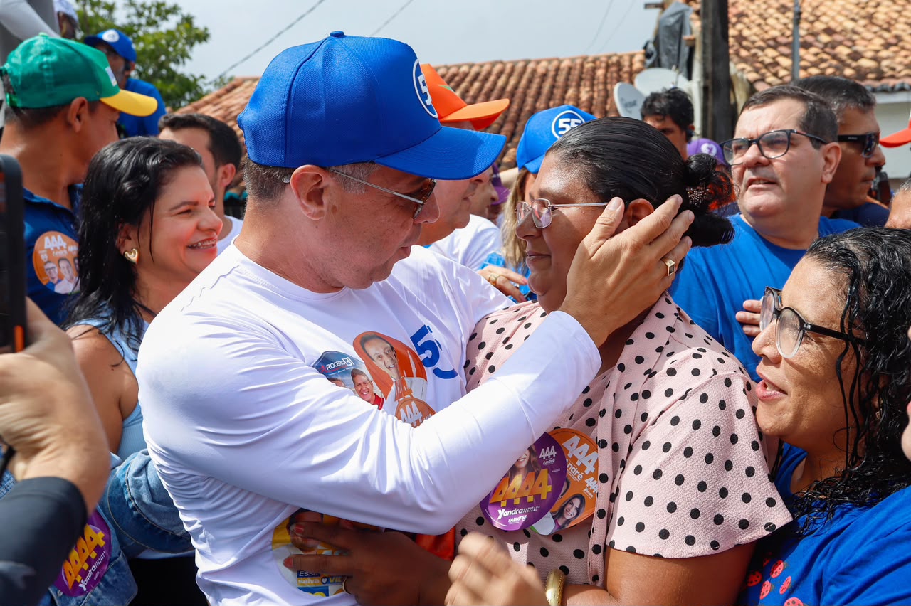 Fábio Mitidieri cumprimenta eleitores em agenda pelo interior
