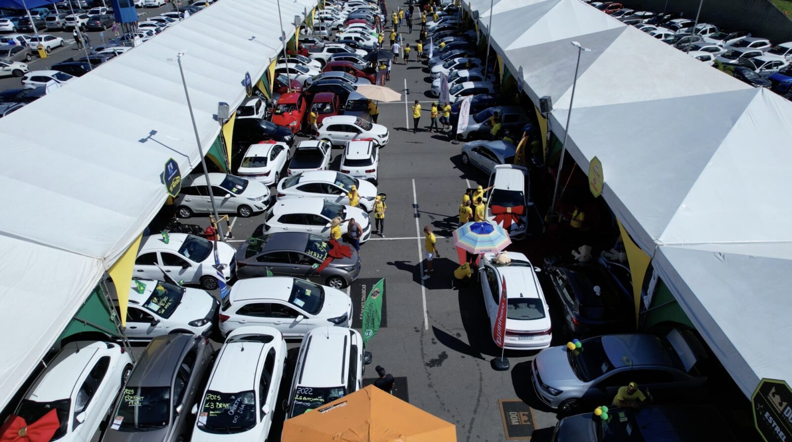 Feirão Gigantes de Sergipe, no estacionamento do Assaí Atacadista, em Aracaju