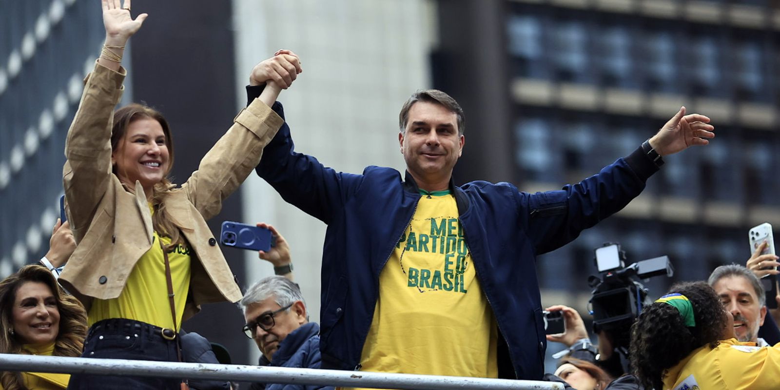 Flávio Bolsonaro propõe enxugar o Estado e endurecer ações de segurança
