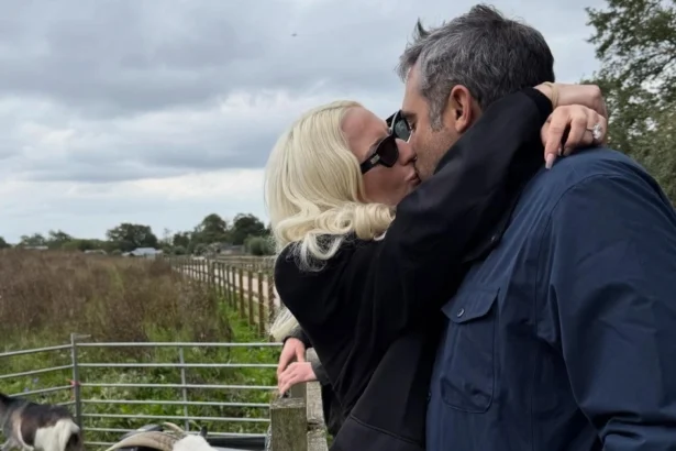 Fotos mostram Lady Gaga e Michael Polansky com bebê; nascimento não confirmado