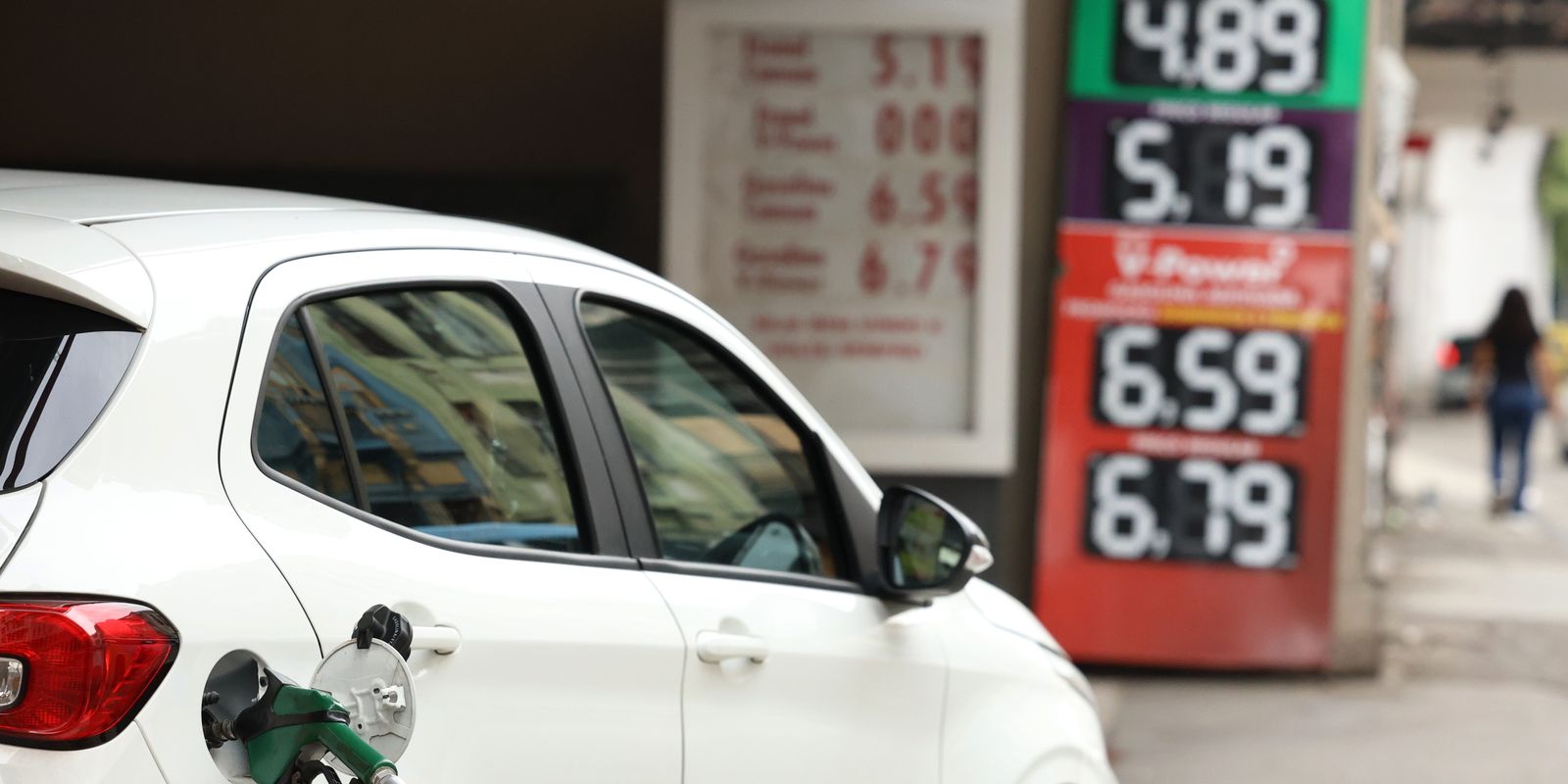 Governo anuncia corte de tributos e subvenção ao diesel de R$7 bi/mês
