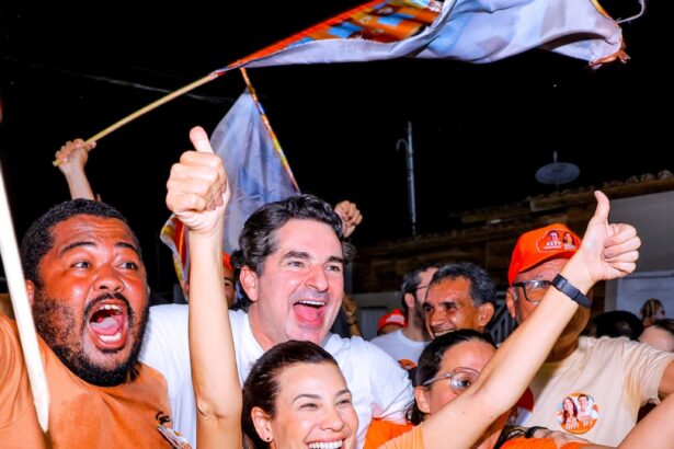 Gustinho Ribeiro e Hilda Ribeiro durante caminhada na Colônia Treze, em Lagarto
