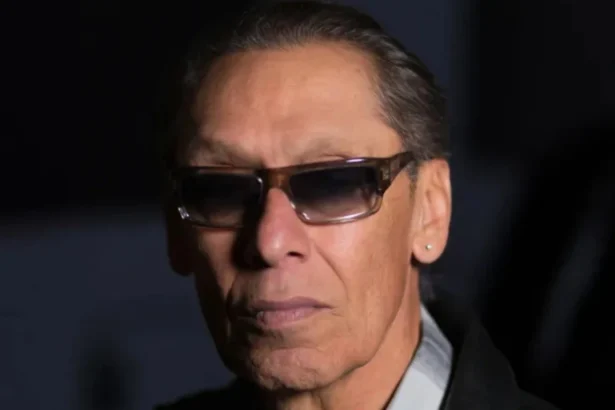Holanda condecora Alex Van Halen aos 73 anos