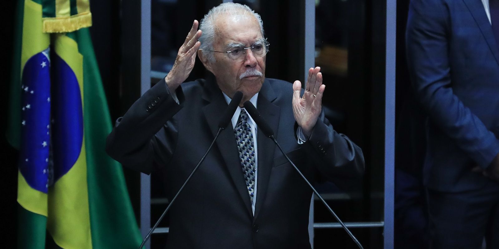Internam José Sarney, 96, em São Luís por pneumonia