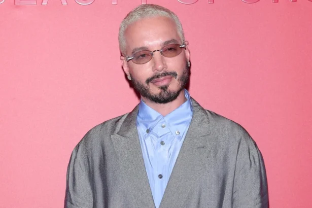 J Balvin desfila no Festival de Veneza antes de show no Rock in Rio
