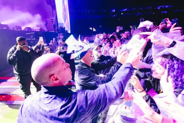 Jamiroquai emociona multidões em São Paulo após retorno ao Brasil