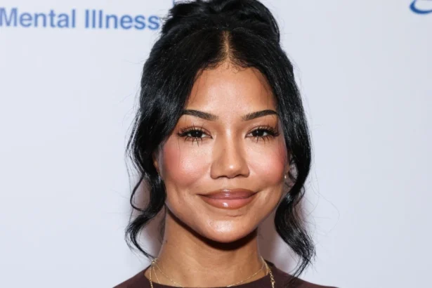 Jhené Aiko alcança o 1º lugar da Billboard 200 com Westside Whimsy
