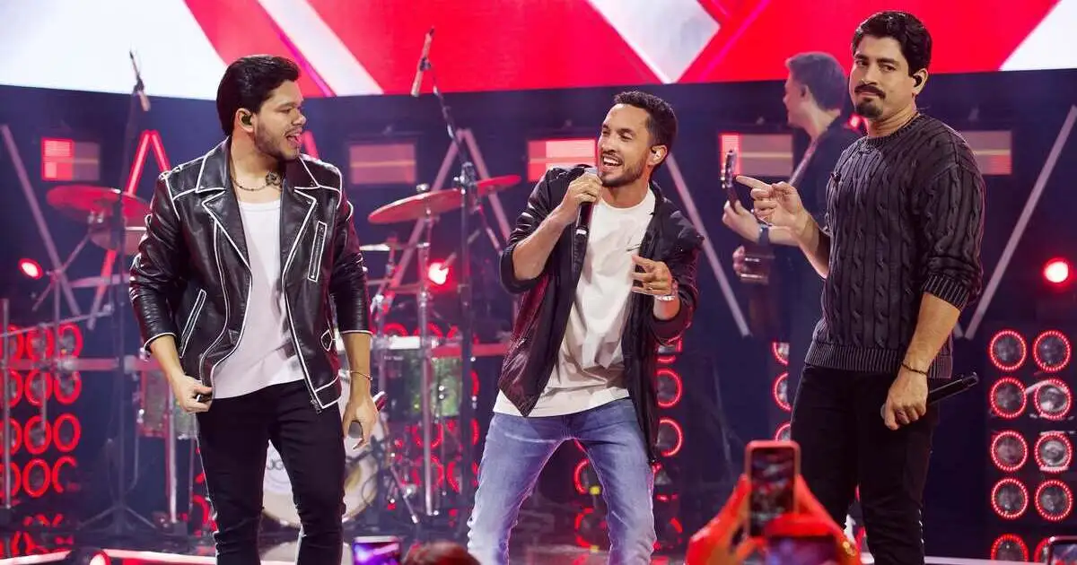 João Gustavo e Murilo alcançam 2º lugar do Hot 100 com 'Postinho de Gasolina'