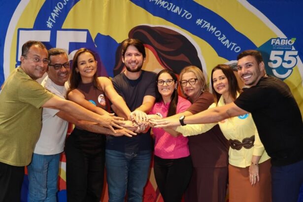 O deputado estadual Jorginho Araujo ao lado de prefeitos aliados
