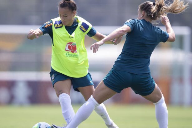 Lula sanciona lei que fortalece estrutura do futebol feminino
