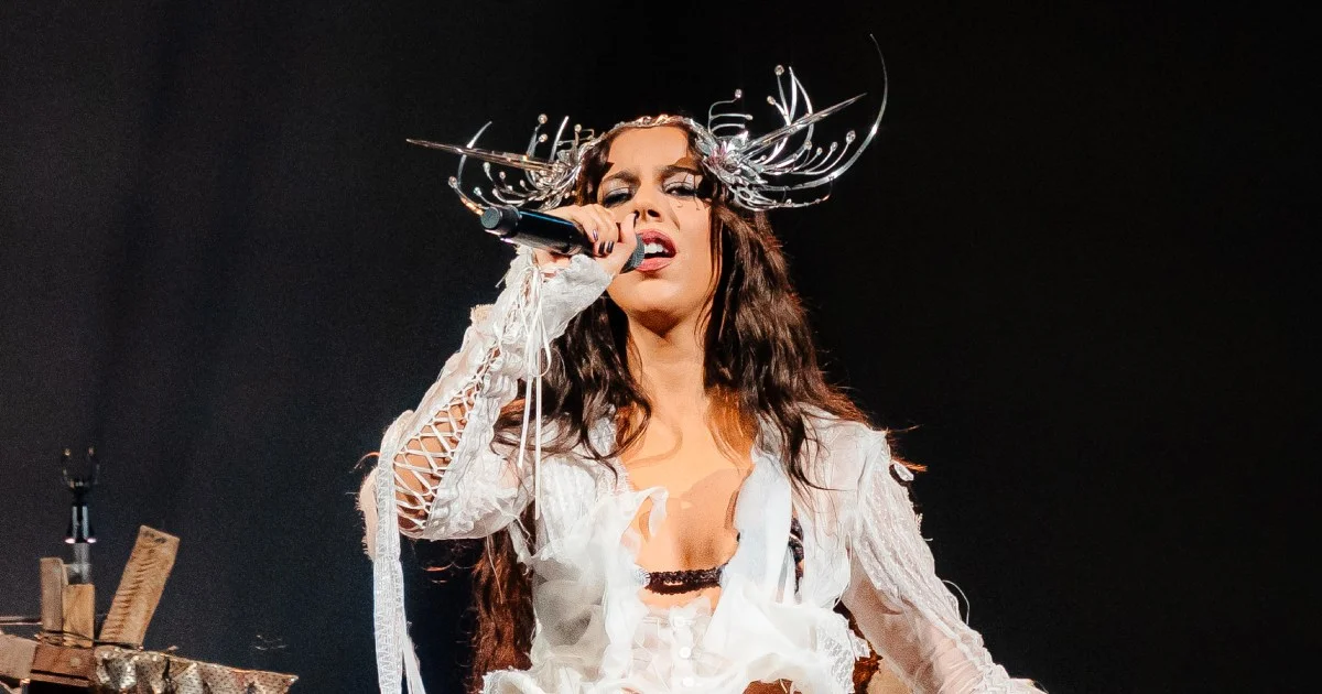 Marina Sena encanta Rock in Rio com show pop sob garoa e cítaras