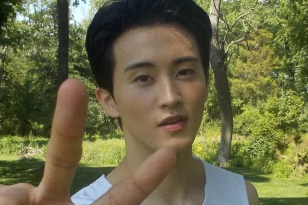 Mark Lee inicia nova fase solo e anuncia próximos projetos
