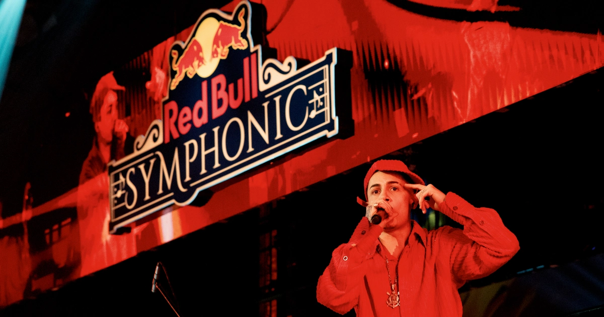 MC Hariel transforma funk com orquestra de 56 músicos em álbum ao vivo