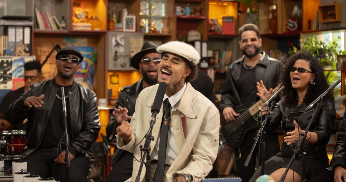 MC Livinho leva funk, R&B e toques gospel ao Tiny Desk Brasil