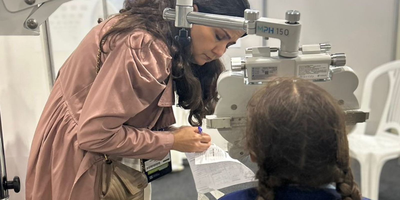 Médica aponta estratégias para atendimento oftalmológico de crianças com TEA
