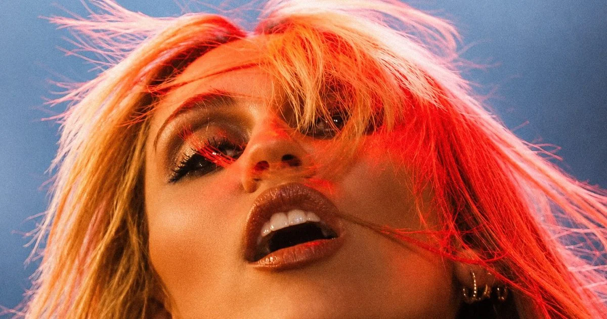 Miley Cyrus lança single dançante e estreia videoclipe nas ruas