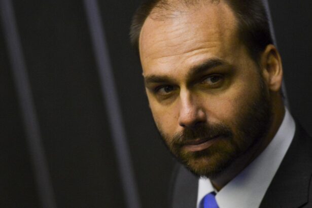 Ministério da Justiça exonera Eduardo Bolsonaro por abandono de cargo