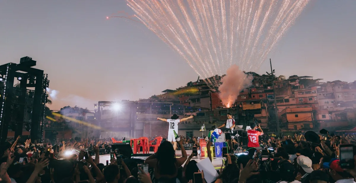 Natanzinho Lima grava projeto ao vivo no Complexo do Alemão com show grátis