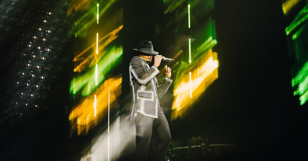 Ne-Yo transforma chuva do Rock in Rio em boate R&B dos anos 2000