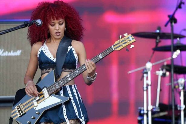 Nova Twins estreiam no Rock in Rio e exibem figurinos costurados por elas