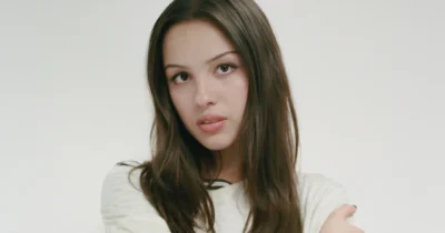 Olivia Rodrigo estreia turnê 'Unraveled' com setlist emocional em Hartford