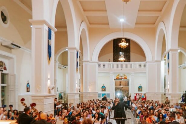 A Orquestra Sinfônica de Sergipe durante concerto da série Sons da Catedral em igreja lotada