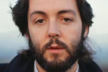 Paul McCartney revela solidão e abuso de álcool após o fim dos Beatles