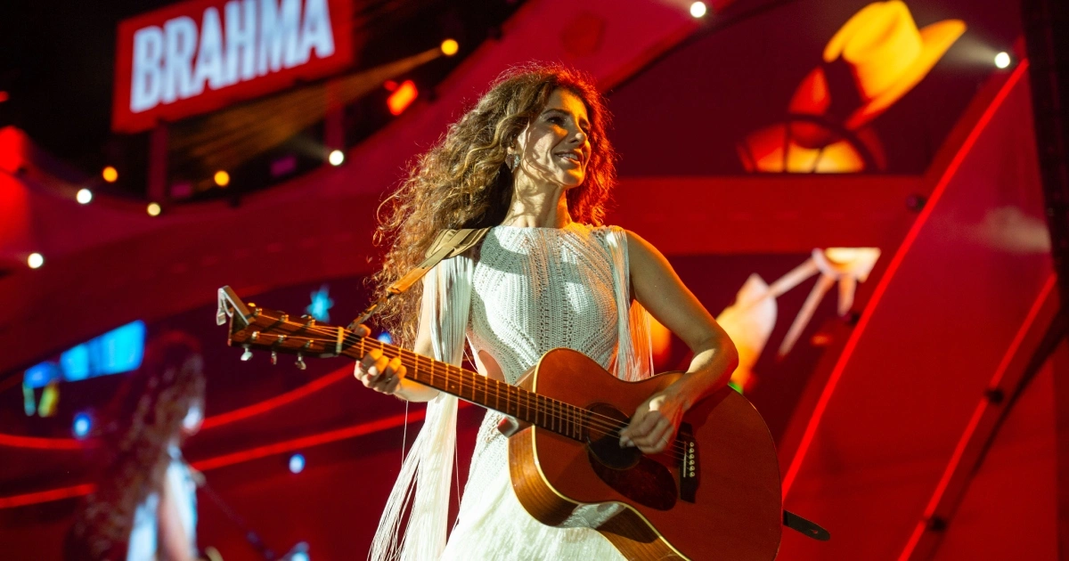 Paula Fernandes prepara nova turnê e lança projeto '30 e Poucos Anos'
