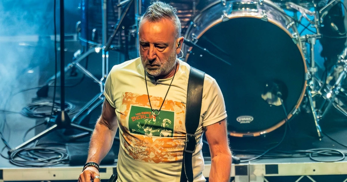 Peter Hook toca 'Unknown Pleasures' e 'Closer' completos em SP, 9/3/27