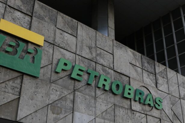 Petrobras assina contrato para explorar oito blocos na Costa do Marfim