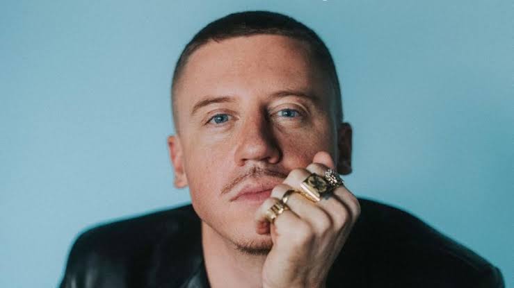 Polêmica na turnê 'Loop': Ed Sheeran perde 200 mil; Macklemore cresce 1,6M