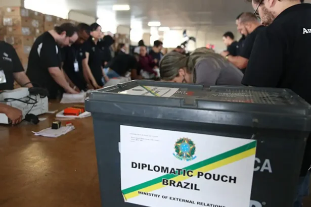 Quase 1 milhão de brasileiros no exterior votarão nas eleições de 2026