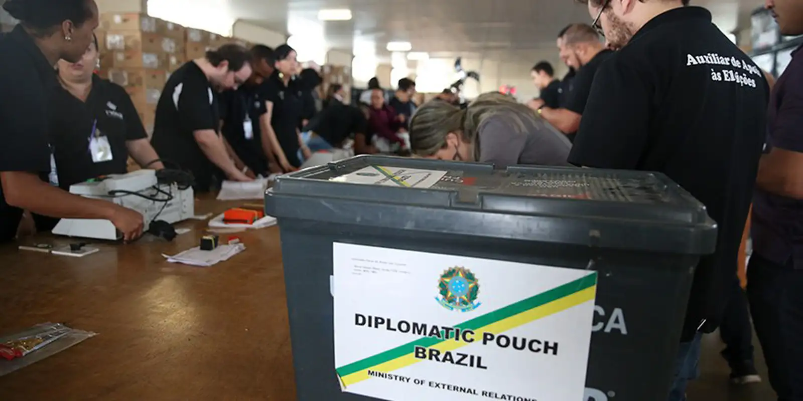 Quase 1 milhão de brasileiros no exterior votarão nas eleições de 2026